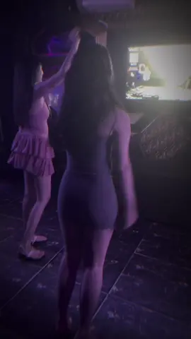 @Huyền My nhảy tốn sàn nhà quá😆