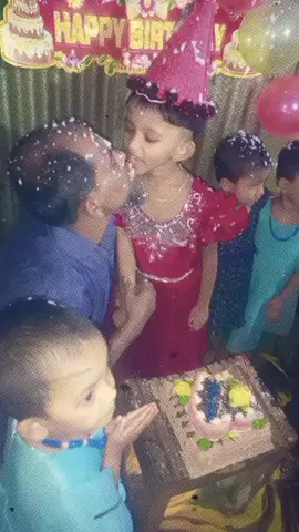 দাদা আর নাতনির ভালোবাসা সারাজীবন থাকুক☺