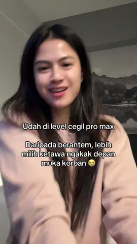 Berantem itu capek, dan kadang ga ada titik terangnya. Ga semua orang pantes diberantemin. Diketawain aja👍🏻