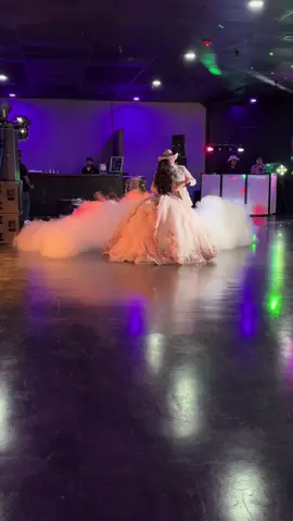 Un Vals Con Papa Asi😍😍🥹 #papaehija #fatherdaughter #quinceañera #xvaños #xv #fyp #fypシ #denvercolorado #trending #choreography #choreography 