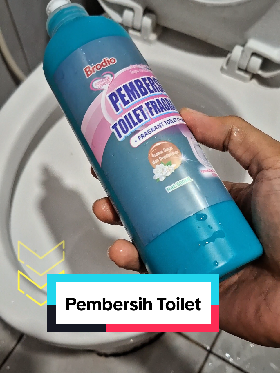 Toilet bersih dan harum kini gampang banget! Cukup pakai Brodio Pembersih Toilet Fragrance, kerak hilang, bau tak sedap lenyap, dan kuman 99,9% mati dalam sekali siram. 💧 Yuk, bikin kamar mandi lebih higienis dan segar setiap hari! 🌿 #BrodioToiletFragrance  #pembersihtoilet  #toiletbersih  #higienissetiaphari  #bebaskerak  #bebasbau  #bersihkinclong  #toiletharum 