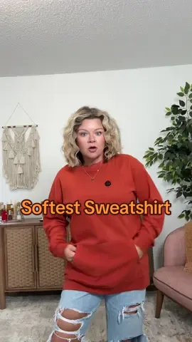 Perfect fall sweatshirt ! So soft! #sweatshirt #sweatshirts #sweatshirtseason #softsweatshirt #fallsweatshirt 