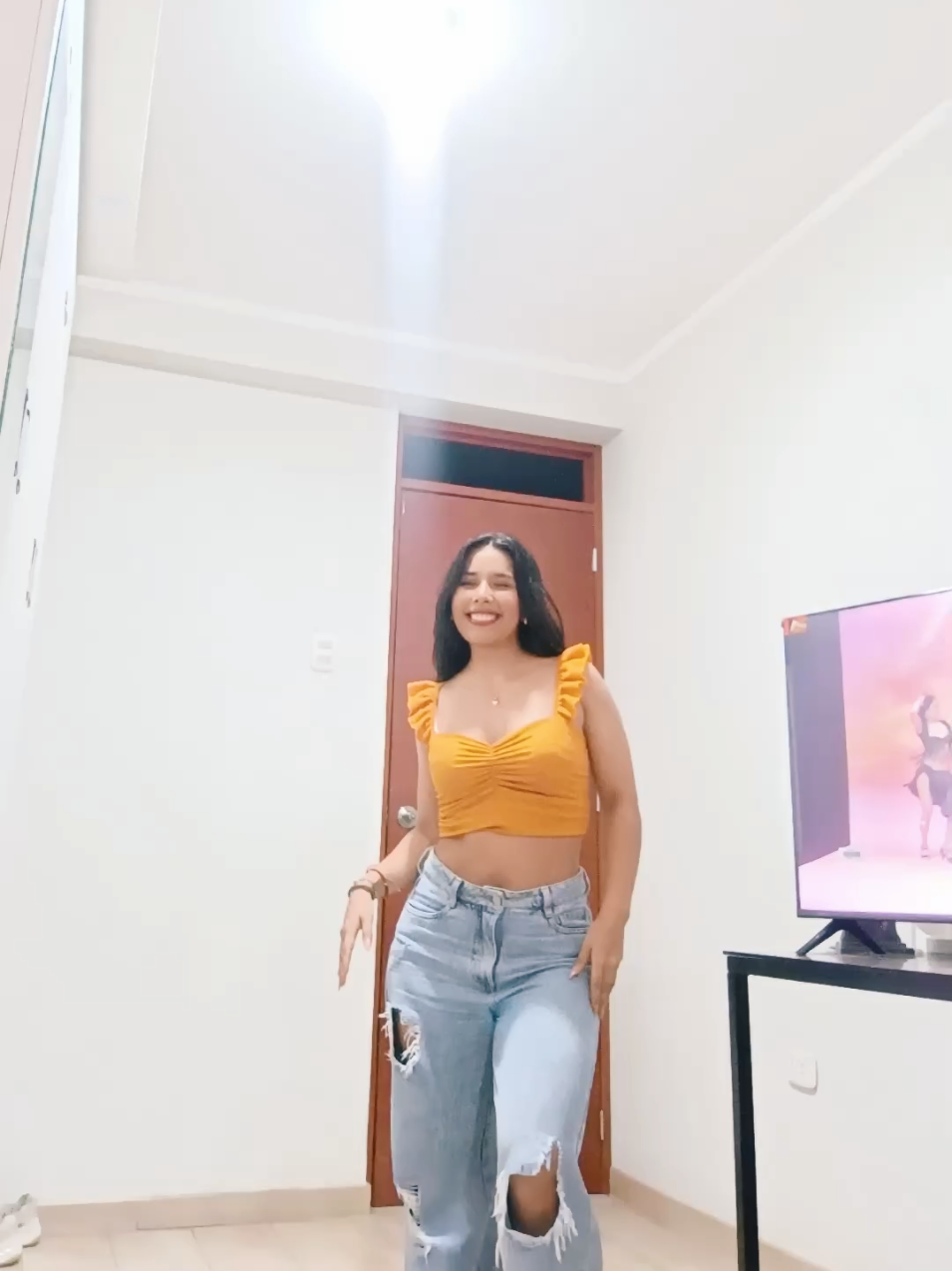 Sacando los pasitos tropicoquetos💛💃🏻✨🌅 @Karol G  #karolg #latina #latina #tiktok #fyp 