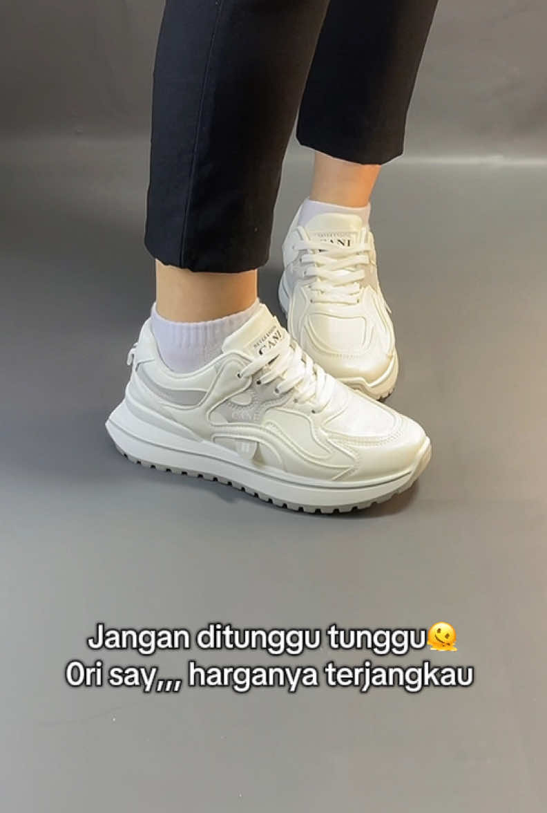 #sepatuwanita #Sepatu #sneakers #canikorea #sepaturingan #sepatulokal 