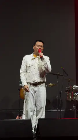 Lagi manggung tadi ngedadak bawain Titik Nadir tanpa latihan, tanpa Monita Tahalea #tiktok #hediyunus #ceritahediyunus #konsermusik #kahitna #lagukahitna #laguviral #titiknadir #kontenviral #videoviral #viraltiktok #viralditiktok #fyp #fypシ #fyppppppppppppppppppppppp  