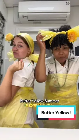 Butter Yellow!👩🏽‍⚕️👩🏼‍⚕️🌼💛✨  @Zilver Vogels !🌻#daitje #butteryellow #werkenindezorg #nursehumor #humor #nursememes #verpleegkundige #funtimes #fyp #voorjou 