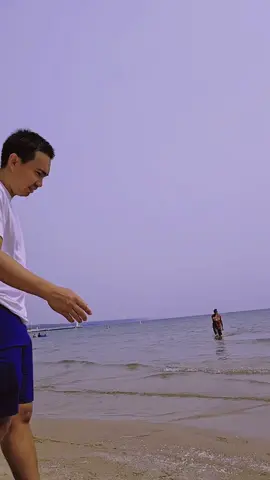 Just my husband and I joining this trend while enjoyong the summer on the lake. 🥰👩‍❤️‍👨