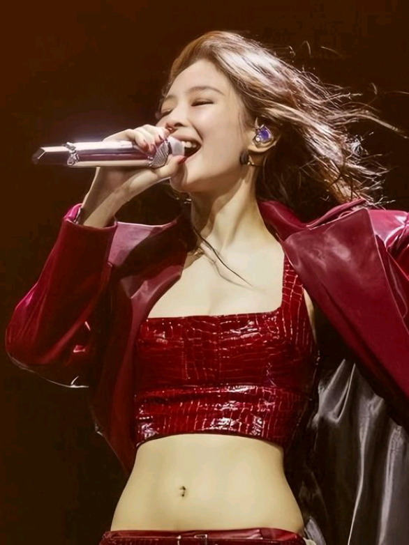 🌸 FTS live hits different. Agree? 👇 #JENNIE #FTS #Coachella2023 #BLACKPINK #JennieLive #KpopTikTok #Fancam 