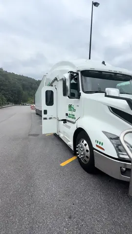 Lunch time 🥩 #bigbunktruck #teamdrivers #truckerlife #truckersontiktok #supersleepersemi #blessedlife #supersleepers #cdllife #godscountry #husbandandwifedrivers #owneroperator #trucksdriverswife @Julie D 