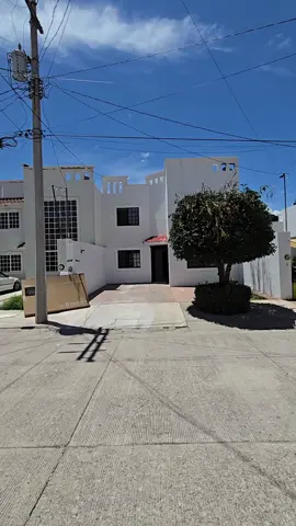 🏠CASA EN VENTA 📍Ubicación avenida la salle  💰Precio $ 3,100, 000 🍀Planta baja  ▪️Cochera 2 autos 🚘  ▪️Recámara con baño y closet 🛌 ▪️Sala con chimenea 🪑 ▪️Comedor 🍽️ ▪️Patio amplio 🪴 ▪️1/ 2 baño 🛀  🍀Planta alta  ▪️2 recamaras con closet 🛌 ▪️1 baño completo🚽 ▪️Sala de televisión 📺 Terreno 160 mts  Construcción 🚧 163 mts 📱 442 747 1537  #duranguensesenusa #propiedadesenventa #bienesraicesmexico #ventadecasas #inversión #venta #casa #casaenventa #InversionesInteligentes #inversiones #durangodurango #bienesraices #dgo #inversiones #venta#colinasdelsaltito 