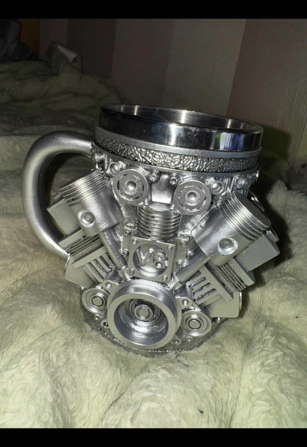What an amazing gift 😍 #v8 #engine #car #present #paydaysale #dealdrops 