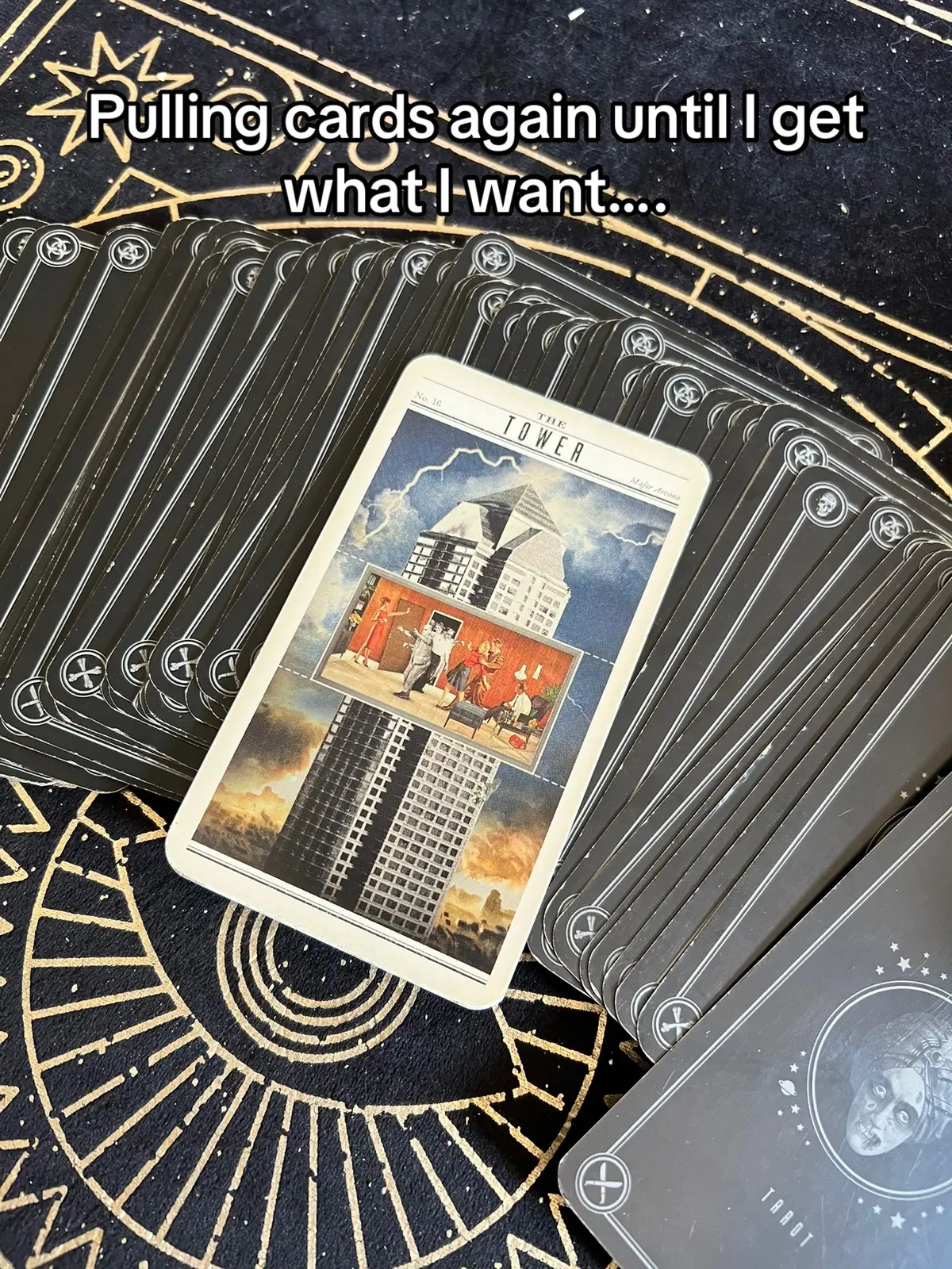 Sometimes it be like that 😅😂 #tower #tarot #lizard #oracle 