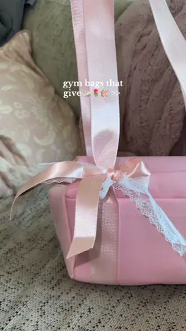 SHUT UP 😭😭 #gymbag #pink #pinkgymbag #coquette #backtoschool 