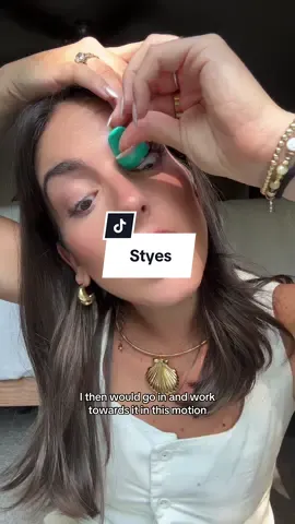 Having a stye pop up before your wedding is not ideal!! But it’s fixable 👏🤍 #styes #styeeye #stye #styetips #eyecaretips #eyehealth 