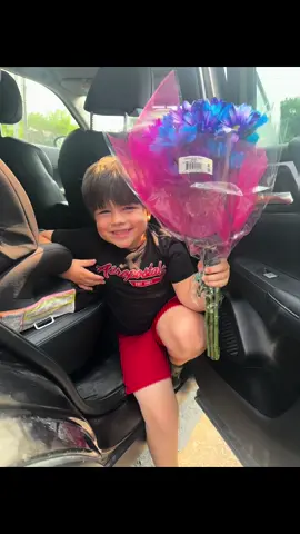 I think it’s safe to say we’re raising a great young gentleman 🩵 #littlebrotherbigsister #fyp #flowers #gift #fyppppppppppppppppppppppp 