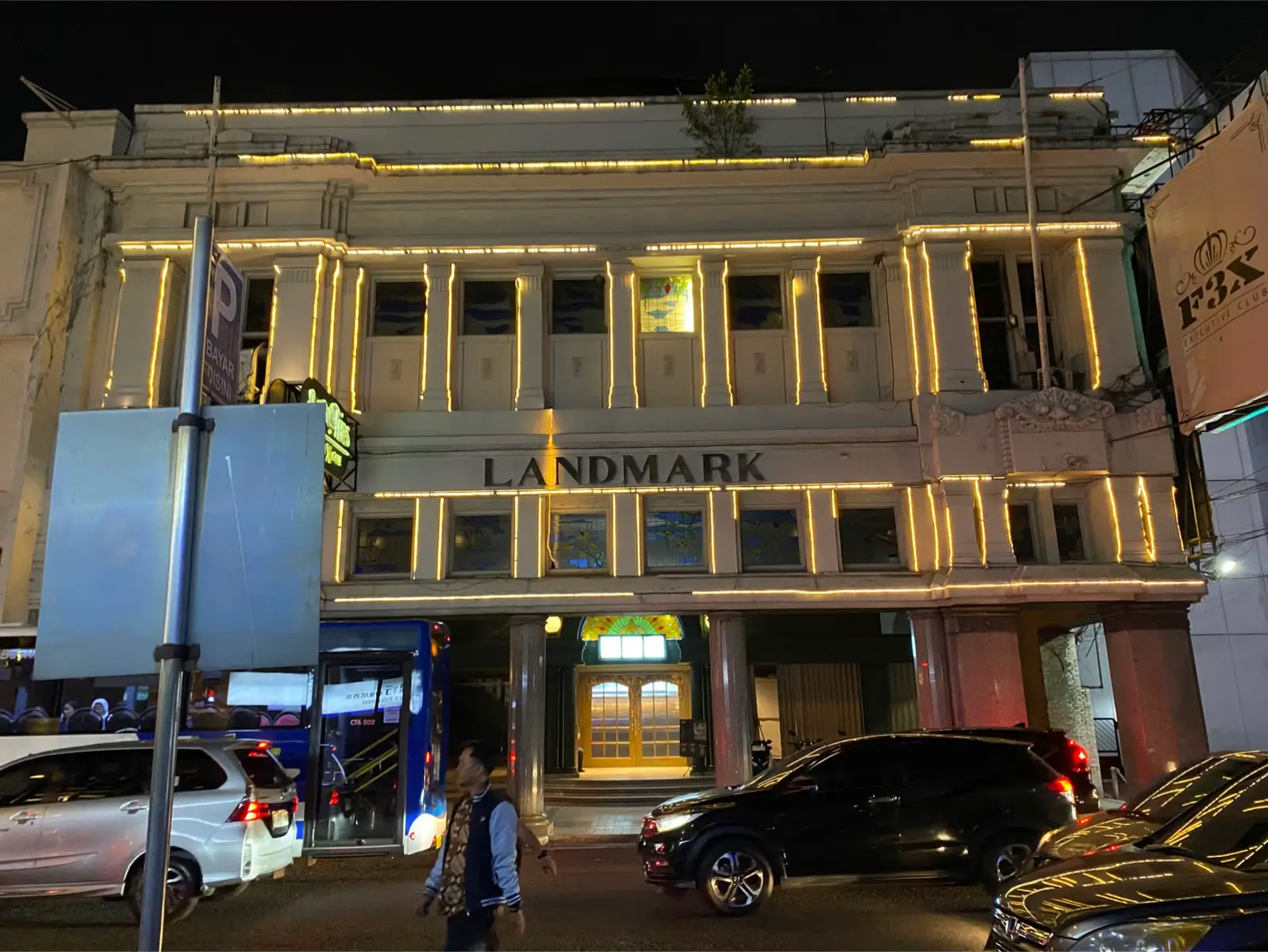 kalo ga bandung ya jogja 🥰 #bandungkotakembang #jogjaistimewa #fypシ゚viral🖤tiktok 