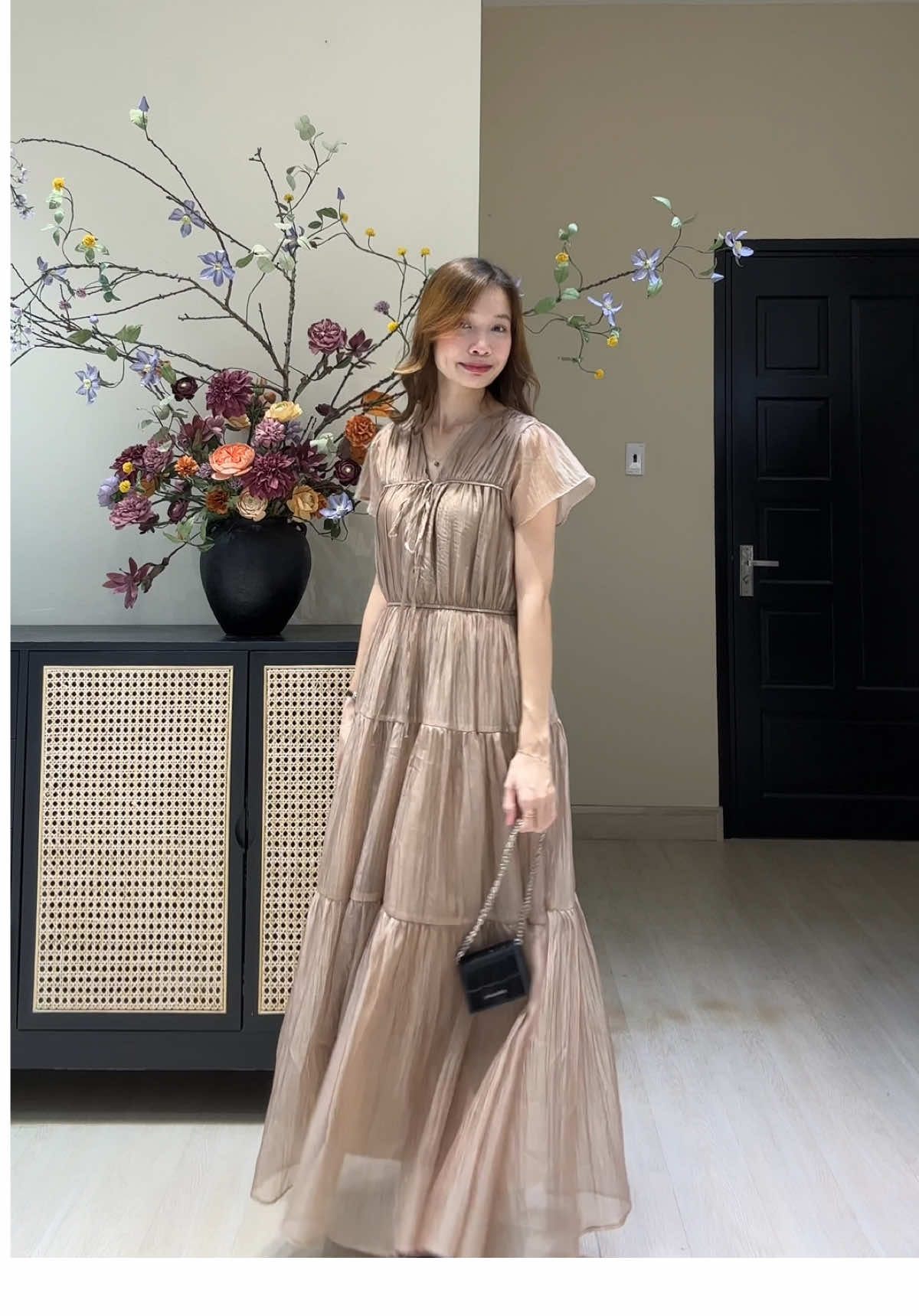 em đầm tơ nhẹ nhàng mang lên tính nữ x2 #OOTD #outfitchecks #mydress #myoutfit #fyp #xuhuong 
