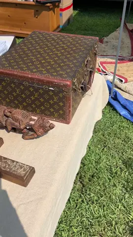 Come with me to the elephants trunk flea market in New Milford, CT! #thrifting #fleamarket #ct #thriftfinds