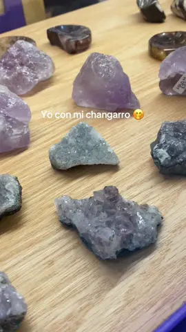 Llévele llévese su piedra 🪨 ✨ #cuarzos #cristales #cuarzos #changarro #piedras #crystalshop #tiendaesoterica 