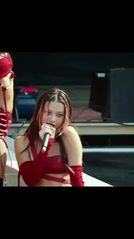 oh she HAS ME GAGGED #megan #MIA #katseye #lollapalooza 