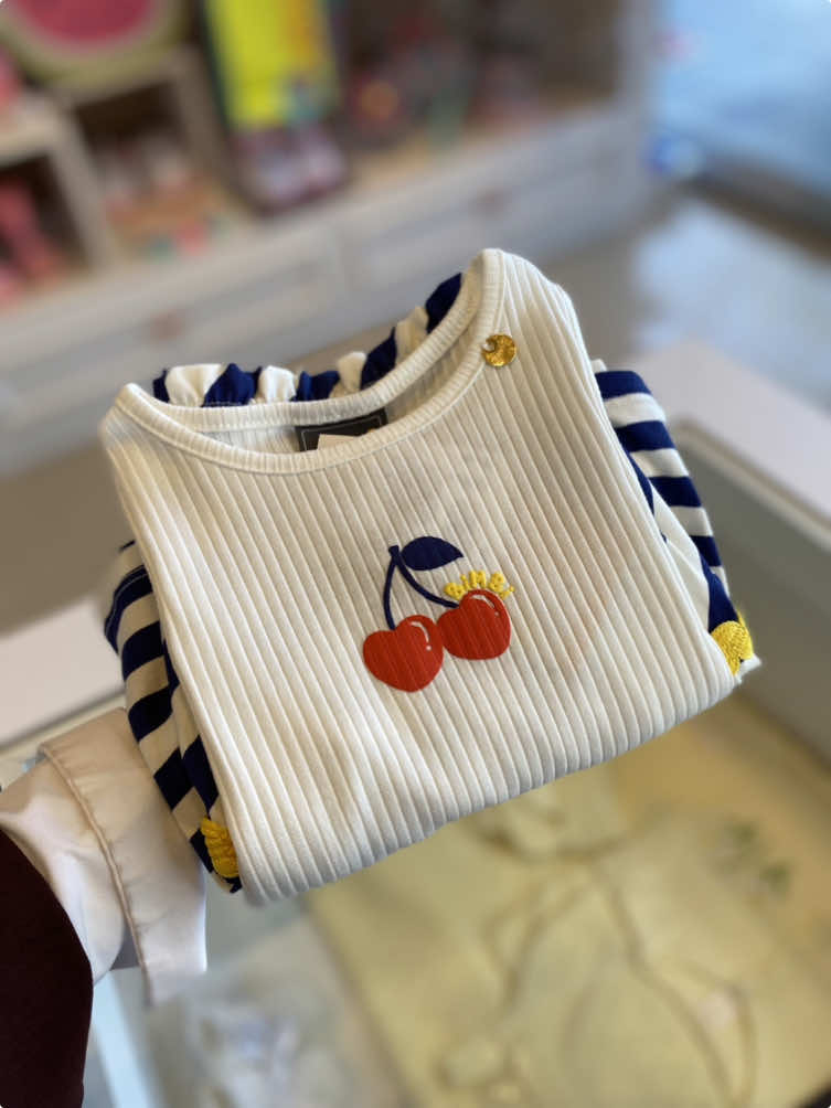 Conjunto composto por regata canelada e saia super delicada, lookinho confortável e estiloso. 📦 Enviamos para todo o Brasil #maedemenina #maedemenino #lookinhoinfantil #roupainfantil #curitiba #infantil #bebê #maes #lojaonlineinfantil #cereja #conjuntoinfantil 