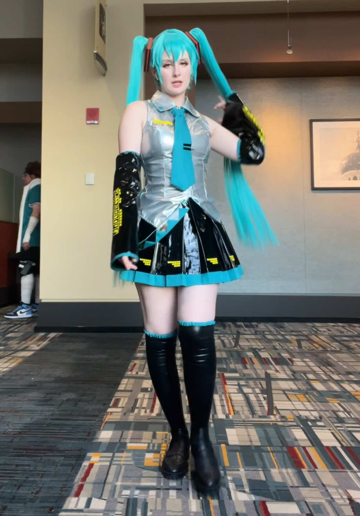 I’m so sad- my pigtail clips did not survive the con😭 now I gotta buy a whole new set #connecticon #cosplay #vocaloid #hatsunemiku #kpopdemonhunters 
