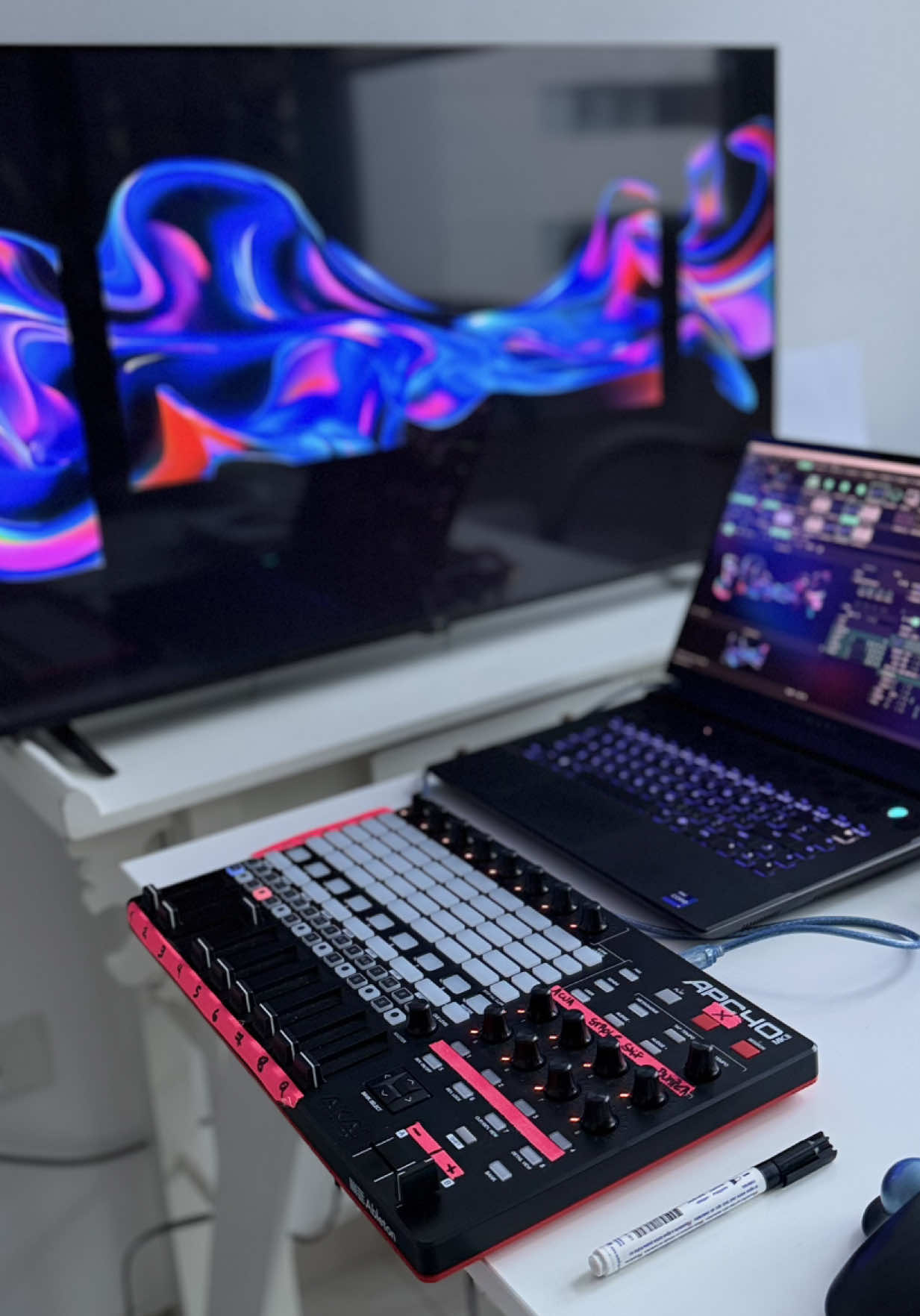 Resolume Arena  - - - - - - - #VISUALES #resolume #resolumearena #vj #pantallaled #akai #resolumearena7 #resolumevj #juicebar 