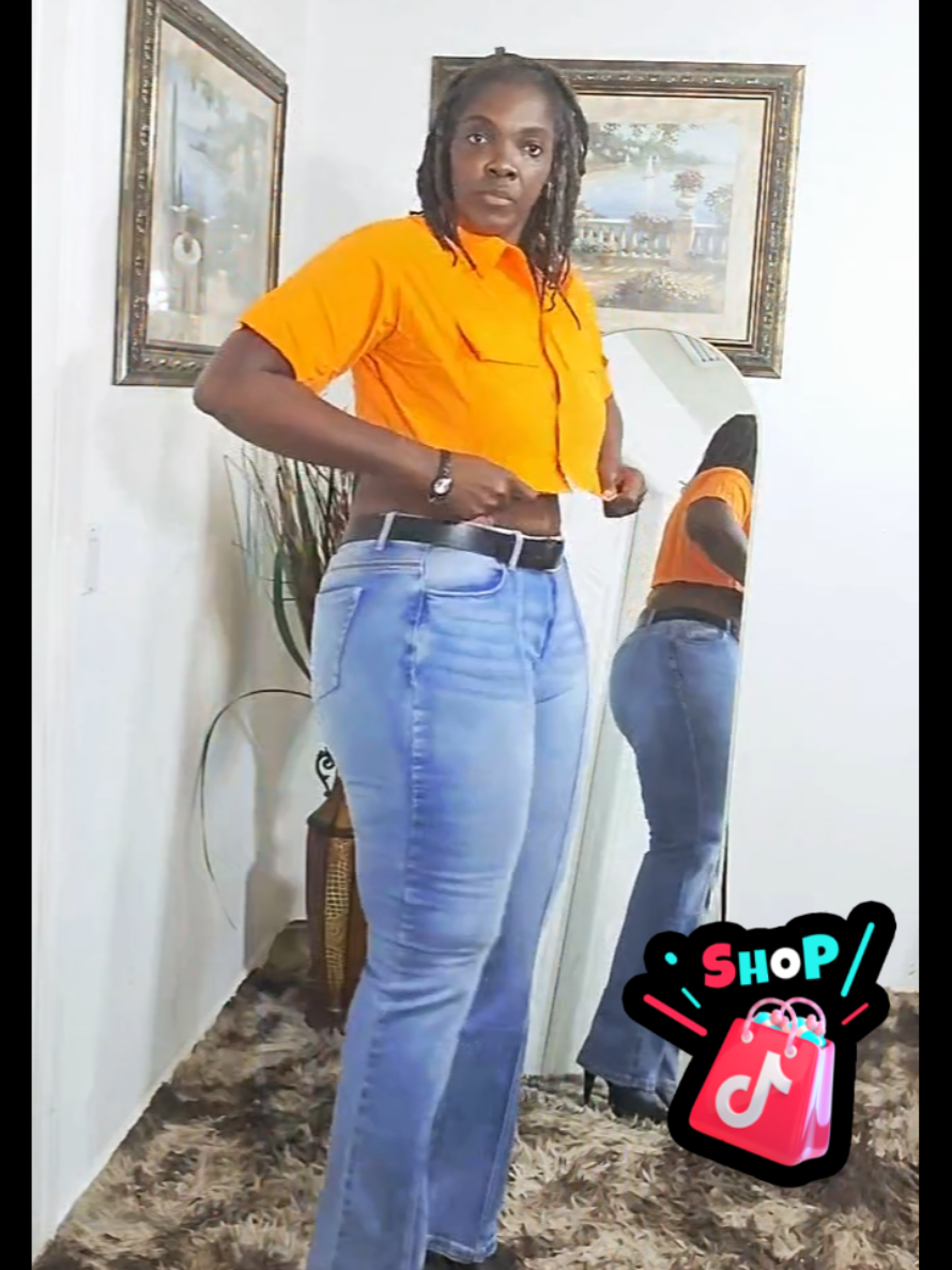 #cropshirt #croptop #tiktokshopcreatorpick #tiktokshopbacktoschool #dealsforyoudays 