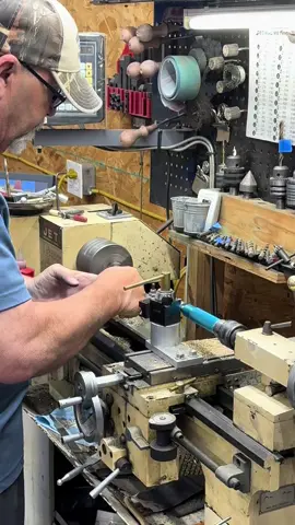 Behind the scenes here at D.W Leather Works getting ready for Heart of Texas leather show in Waco. @duanewatts0  #leather #leathertools #swivelknife #dwleatherworks #tooledleather #heartoftexasleathershow 