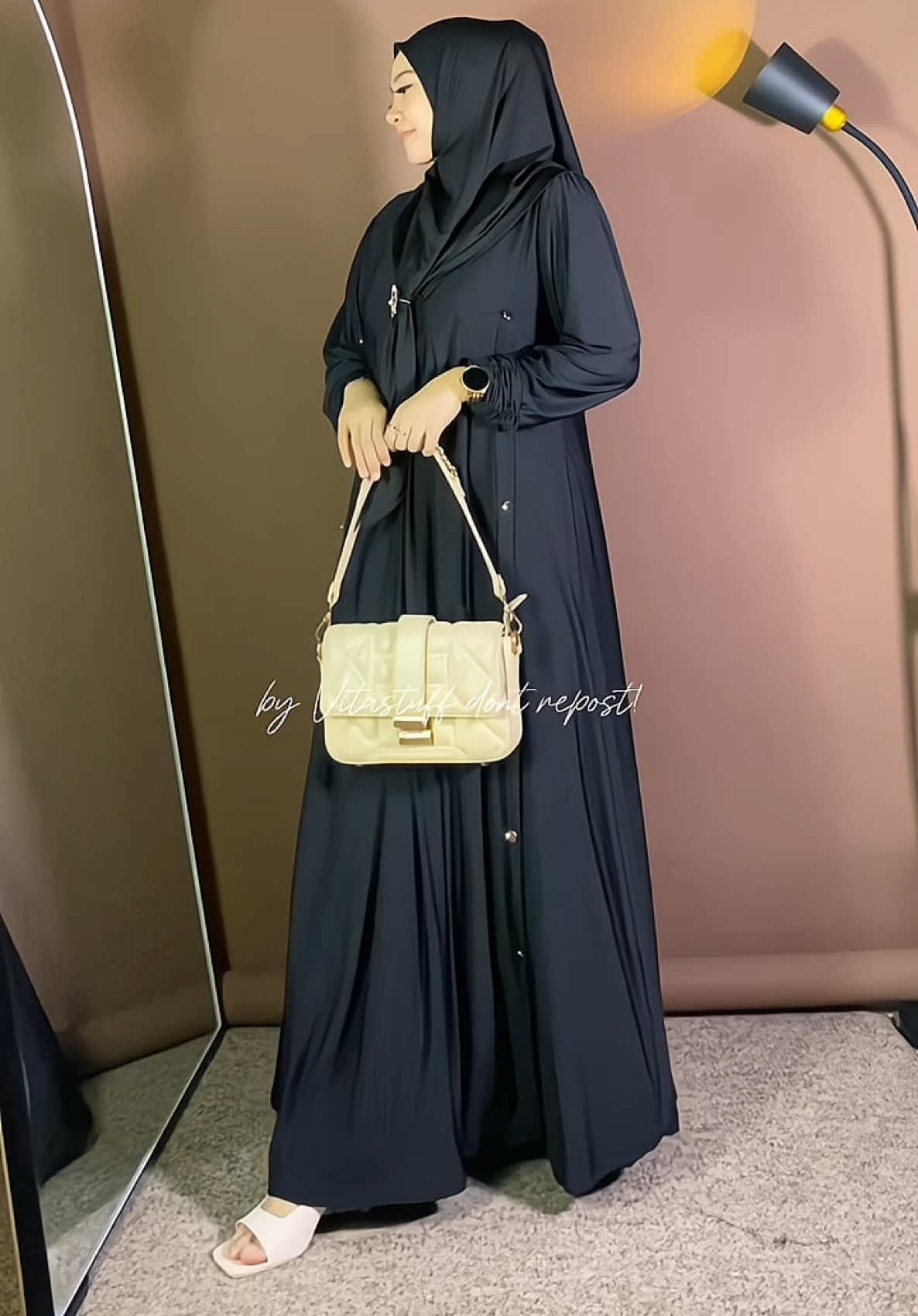 Masyaallah cantiknya gamis Jersey arsyla hitam😘✨🤏🏻 #abayasethijab #gamisjersey #sethijabjersey #gamispremium #gamiscantik       