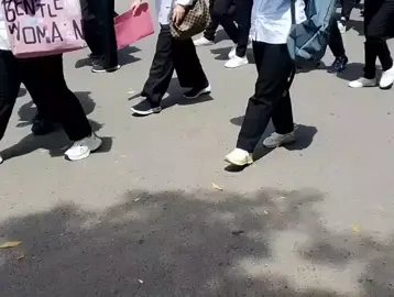 Posting dibutuhkan Operator,single,tinggi,ehh,seakan butuh 500 org pada Ahir nya 10 org...kasihan..miris 