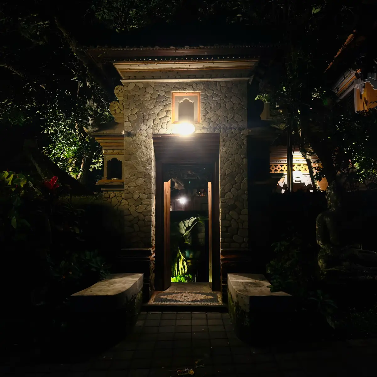 Murni's Houses & Spa, Ubud, Bali          T  One of the best small hotels in the world ❤  ⏰️ 24 hours  📍 Another day in paradise.   Travel & Hospitality Awards UK: Murni's Houses & Spa is Winner of Boutique Hotel of the Year in Bali, 2021 Winner of UK Luxury Travel Award 2023/24: Murni's Houses & Spa is Winner of Wellness Hotel of the Year, Indonesia, 2023/24 Central, comfortable, artistic, boutique hotel with Award-winning Tamarind spa, and a lovely, tropical garden full of stonecarvings, fountains and flowers.   @wonderfulindonesia . . . . .  #ubud #Foodie #breakfast #foodporn #wanderlust #indonesia #honeymoon #thebalibible #explorebali #exploreindonesia #exploreubud #ubudresort #ubuddestination #ubudhotel #beautifuldestinations #beautifulhotels #explorebali #balilivin #360bali #bestinbali #thebaliguru #baliinteriors #balidaily  #wonderfulindonesia  #legendaryhotelubud #ubudbali #bali #baliculture #book #authenticbali 