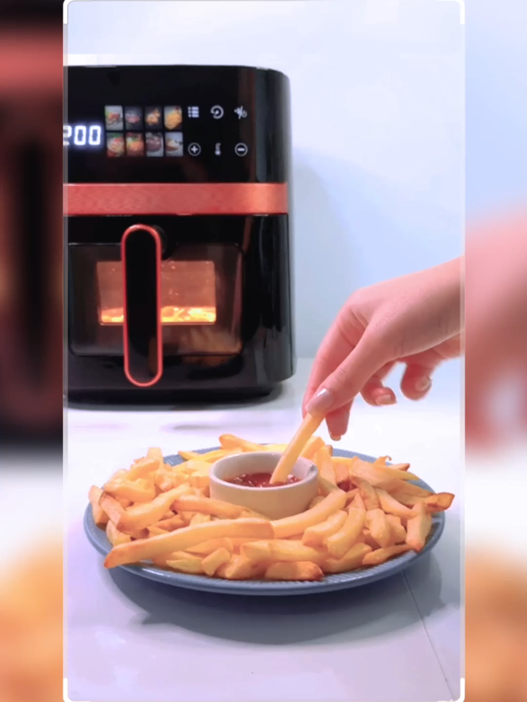 Batatas fritas douradas e crocantes ou deliciosos pedaços de frango, a Airfryer Extream 5,5L, faz tudo isso e muito mais, com apenas um toque de botão. Diga adeus ao óleo quente e à fumaça na sua cozinha. Comente EU QUERO que envio i link do produto. #airfryer #airfryermaster #dicasdecasa #achadosincríveis