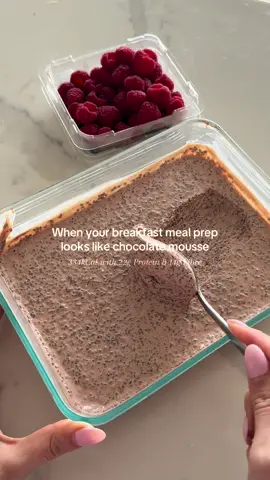 recipe here ✨✨ this breakfast is insaneeee & so/easy to prep! Cacao Chia Yoghurt Pudding I per serve: • 160g Light Greek Yoghurt • 35g Chia Seeds • 10g Honey (or maple syrup) • 25mL Milk • 6g Cacao Powder I share more simple, high protein and calorie friendly recipes on my substack (link in bio)!  ENJOY ❤️‍🔥 #nutrition #EasyRecipe #breakfast #highprotein 
