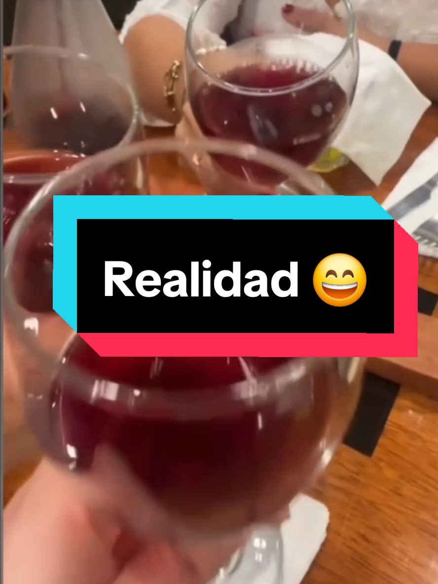 Nuestras charlas son únicas 😊 #amigas #chimichimi #risas #relajo #brindis #paratiiiiiiiiiiiiiiiiiiiiiiiiiiiiiii #fyppppppppppppppppppppppp 