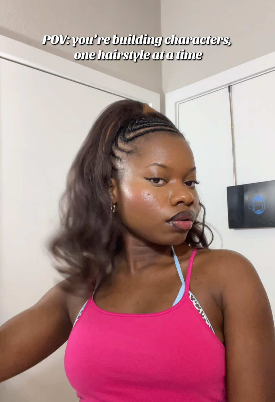 Mini tutorial of my signature hairstyle 💘 You already know the voiceover version is coming. I created this look for the world-building of my short film inspired by the album CXOXO — it’s eccentric and exaggerated on purpose. I chose a ponytail with a little blonde to nod to @Camila Cabello ´s blonde era during this album cycle. It complements the outfit perfectly. It’s giving Barbie, it’s giving girly, but it also takes up space unapologetically. This hairstyle speaks confidence — it’s bold yet polished. And when paired with a less “put-together” outfit, it adds that nuanced contrast I’m trying to communicate. #fyp #cxoxocamilacabello #hairstyletutorial #shortfilm #characterbuilding