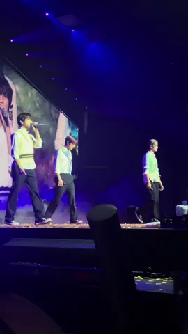 y’all don’t start with me i’ve slept too little and stood too long in line today but for anyone saying enhypen can’t sing they sang this live during their fate tour…idk but i think they sound pretty good 🤷‍♀️ #enhypen #fateworldtour #heeseung #jungwon #niki 