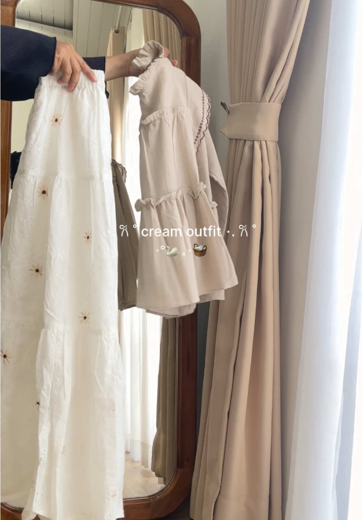 inspirasi cream outfit 🧺💌🛒📎 #bismillahfyp #xyzbca #ootdhijab #ootdfashion #ootdinspo #yxzcba #blouse #blousemurah #blousewanita #blousecantik #blouseviral #blouselinen #skirts #skirtoutfits #rokkatbol #ootdrok #outfitinspiration #outfitcheck 