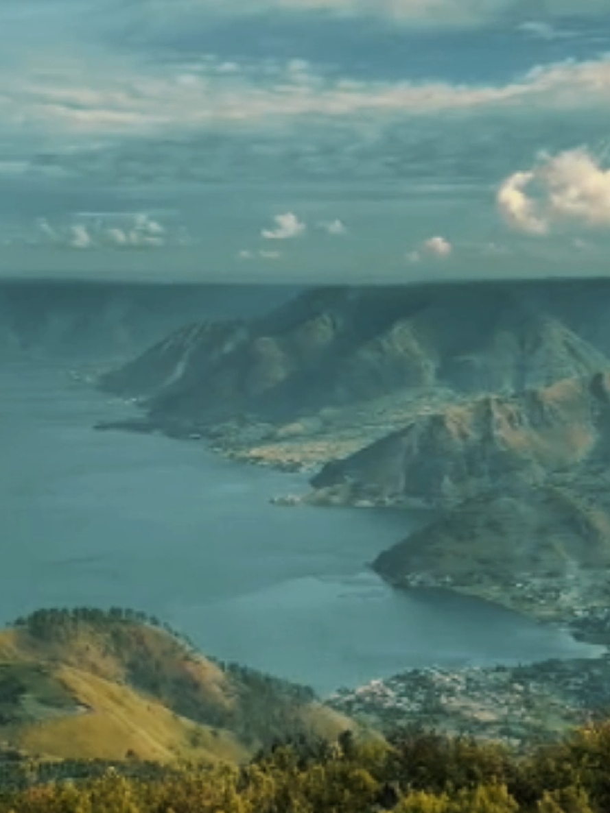 lantas apa yang lebih indah dari danau Toba #danautoba #toba #samosir #bukitgundul #forest #haiking #adventure #pendakigunung #pendaki  #mountainesia #sumut #fyp 