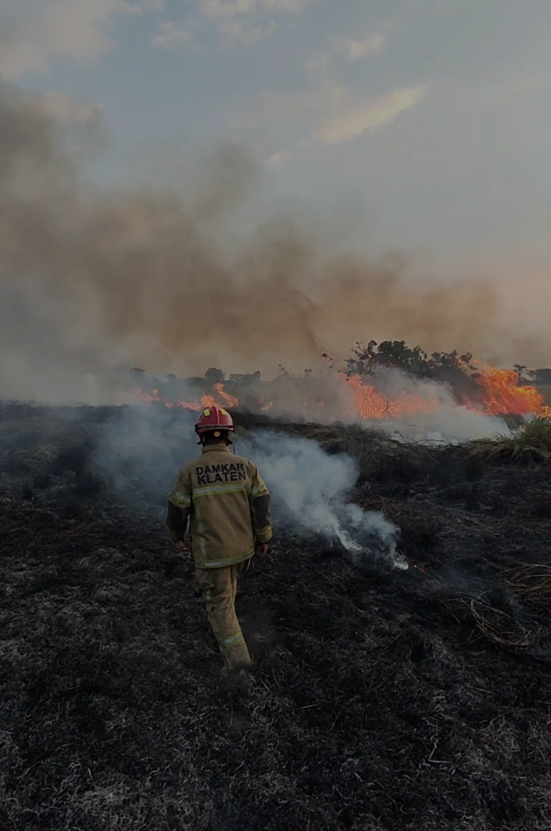 Tetaplah menjadi dirimu sendiri, untuk dirimu sendiri dan dunia #firefighter #pemadamkebakaran #fypage #damkarindonesia #firerescue #damkarklaten 