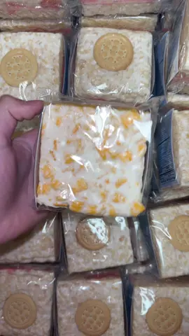 The BIGGEST Rice Crispys On Tiktok #marshmallow  #Foodie #ricekrispy #fyp #sweet #ricekrispietreats #viral 