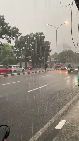 Tidak ada lagi lelaki yang kuat seperti Ayah, yang rela melakukan semuanya demi keluarga.