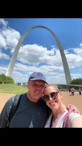 Exploring St. Louis together! So happy he’s here. ❤️ Tomorrow we head out to see our daughter!! 🥰🤟🏻 #stlouis #gatewayarch #stlouismo #exploring #hipointedrivein 