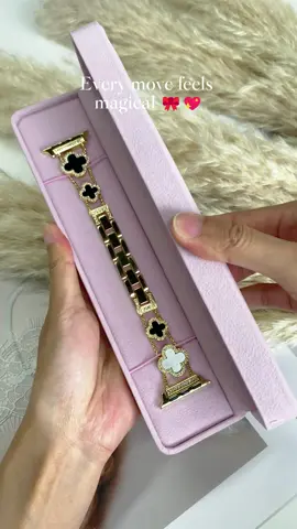 Every girl smiles at this gift 🎁💓 💁‍♀️💗#tiktokshop #dealsforyoudays #girl #OOTD #FashionFinds #fyp #goldgirly #watchbands