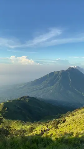 Secandu itu pemandangannya✨ 📍SABANA MERBABU #fyp #merbabu #merbabumountain #sabanamerbabu #merbabuview 