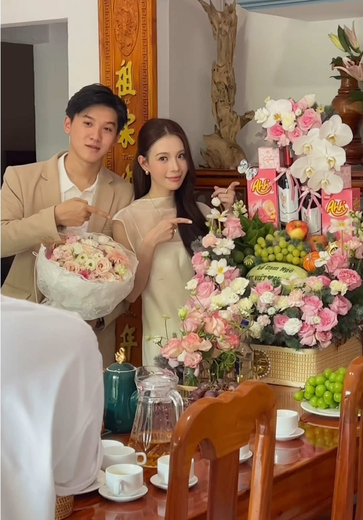 5 năm, một hành trình yêu thương – và hôm nay là dấu mốc đầu tiên của một chặng đường mới. Cuối cùng cũng đu trend “dạm ngõ” rồi ạ ♥️ |03.08.2025| @Chuyện của Việt và Như #Huaquynhnhu  #BeautyTok  #goclamdep  #tryonhaul #ledamngo 