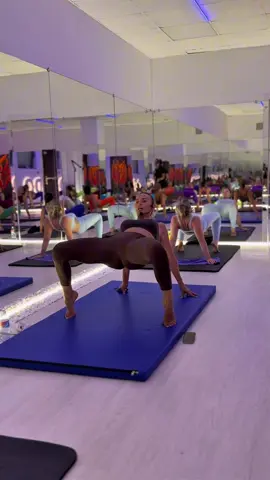 New online course start August 8 💃🏼 You can still join our online journey — it’s all about movement, sensation, and inner strength 💫 All you need is a space, a mat, and yourself. 💌 Want more info? Send us a DM — we’ll share the details. We start very soon! #movement #women #body 