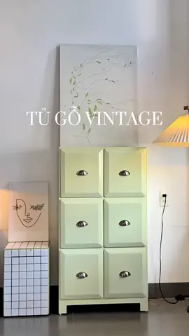 ✨ TỦ GỖ VINTAGE ✨ Chiếc tủ gỗ mang thiết kế tối giản nhưng đầy chiều sâu – Đậu làm theo yêu cầu khách. Ngăn tủ lớn dễ dàng lưu trữ đồ dùng thương ngày. Tủ tạo điểm nhấn cho không gian thêm tinh tế.☘️ ✨Kích thước: 64x35x116 __________________________________________ 🪧 Hàng order 10 ngày - Đậu nhận làm theo yêu cầu  🏷 Insta: @dau_decor.gift  🌿 𝐋𝐢𝐟𝐞𝐬𝐭𝐲𝐥𝐞 𝐬𝐞𝐥𝐞𝐜𝐭 𝐬𝐡𝐨𝐩  🍊 𝗔𝗱𝗿𝗲𝘀𝘀 : 𝟕𝟖 Đ𝐨̂̀𝐧𝐠 𝐒𝐲̃ 𝐁𝐢̀𝐧𝐡 - 𝐁𝐌𝐓  🥀 𝗛𝗼𝘁𝗹𝗶𝗻𝗲 : 𝟎𝟗𝟕𝟗𝟑𝟏𝟎𝟎𝟎𝟐  #decornhacua #daudecor #tugovintage