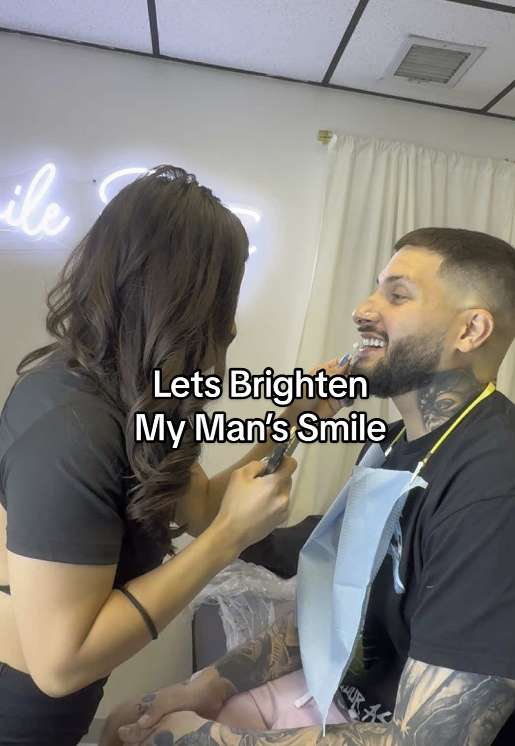 Whitening my man’s teeth. He needed some love. ♥️ Maintaining a white smile requires maintenance especially if you have habits like drinking coffee every day, smoking or eating foods that contain coolants and dyes. Session are only $149 if you book during August. Come see me! :)  #teethwhiteningdenver @BRONZEDANDWHIPPED 