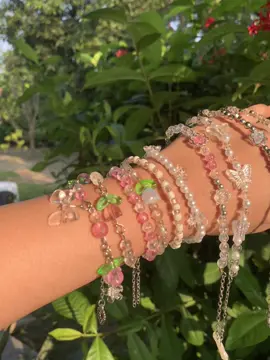gelang gelang secantik ini cuma 5k aja😻🫶🏻🫶🏻.                                             #gelangmanik #gelangmurah #gelangpink 